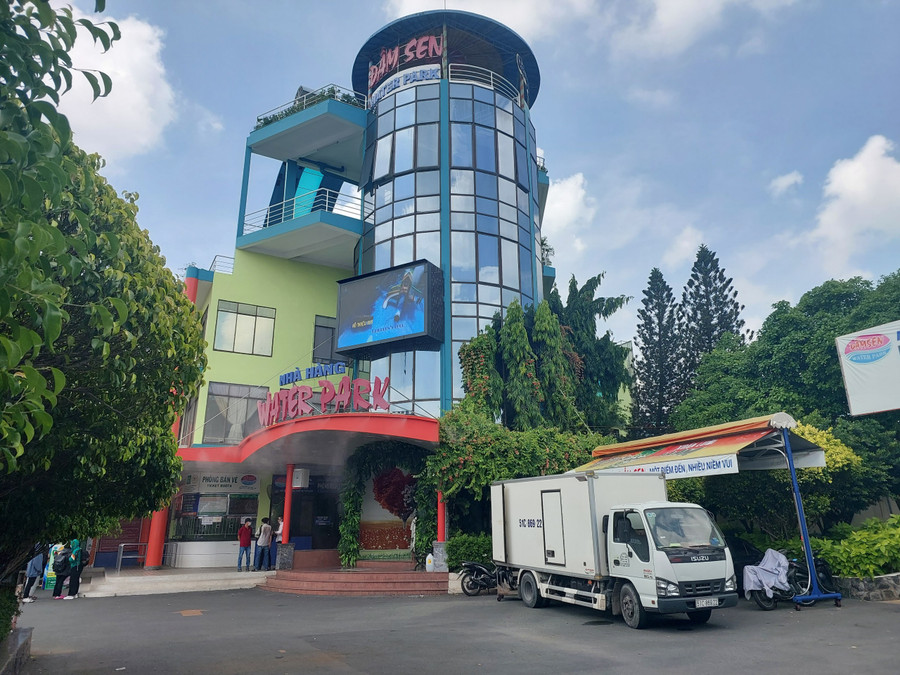 Nhà hàng Đầm Sen Water Park nơi xảy ra vụ việc. Nhà hàng Đầm Sen Water Park nơi xảy ra vụ việc.
