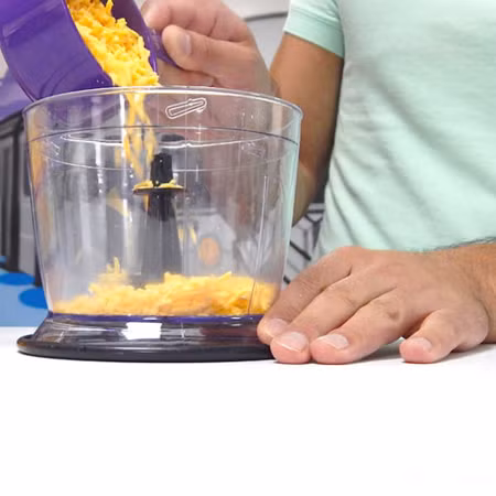 Cắt nhỏ phô mát rồi trút vàomáy xay. 36b-600x600-3890-1441336112.jpg