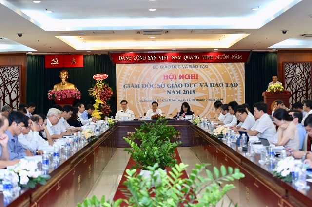Chủ tọa Hội nghị giám đốc Sở GD&ĐT năm 2019 gồm Bộ trưởng Phùng Xuân Nhạ cùng Thứ trưởng Nguyễn Hữu Độ và Thứ trưởng Nguyễn Thị Nghĩa