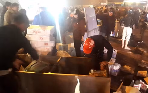 cho dau moi lon nhat thanh hoa chay giua dem hinh 3