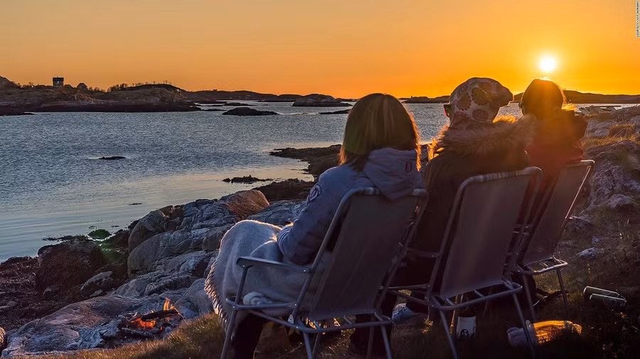 Cộng đồng mạng - Giải mã bí ẩn thành phố có “mặt trời mọc giữa đêm” trong suốt 2 tháng (Hình 2).