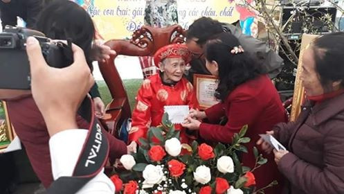 Lễ Yến Lão tại gia của một gia đình ở Yên Thành. Lễ Yến Lão tại gia của một gia đình ở Yên Thành.