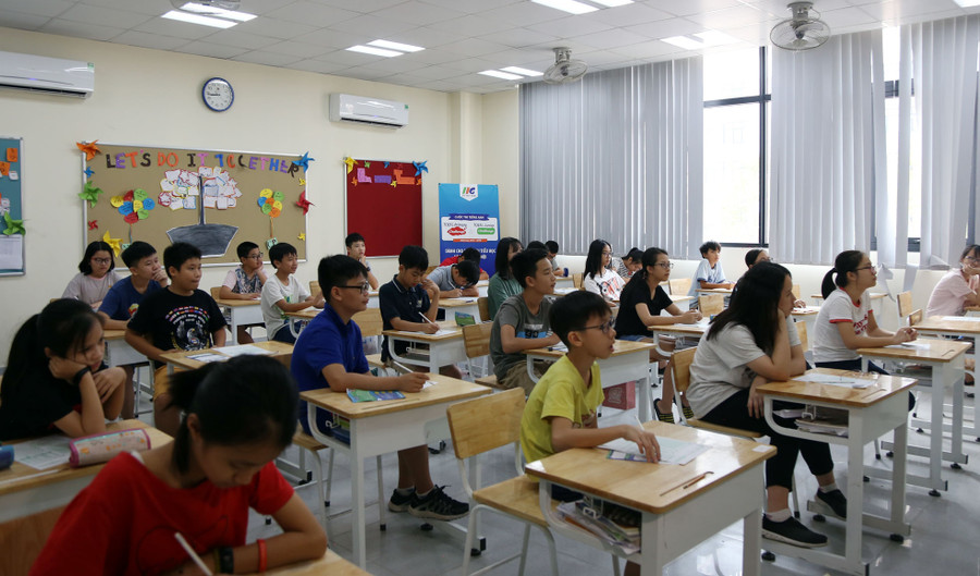 Các thí sinh chuẩn bị thi TOEFL Junior Challenge