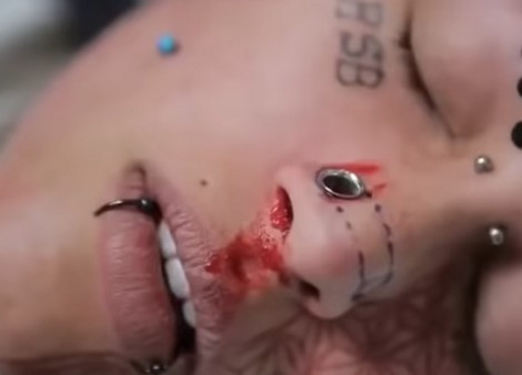 1001 kiểu làm đẹp kinh dị của các “cậu ấm, cô chiêu" ảnh 2 1001 kiểu làm đẹp kinh dị của các “cậu ấm, cô chiêu" ảnh 2