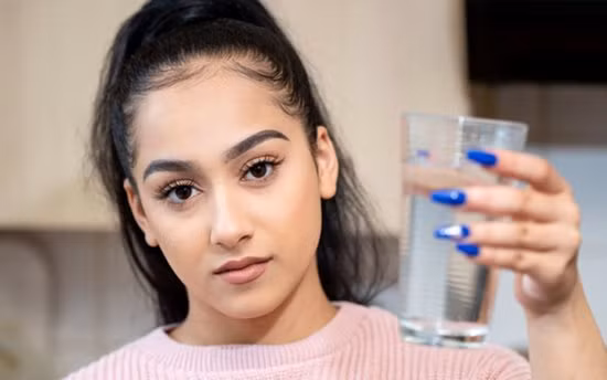 Căn bệnh quái ác khiến nạn nhân không thể tắm hay đổ mồ hôi - Ảnh 2 Căn bệnh quái ác khiến nạn nhân không thể tắm hay đổ mồ hôi - Ảnh 2