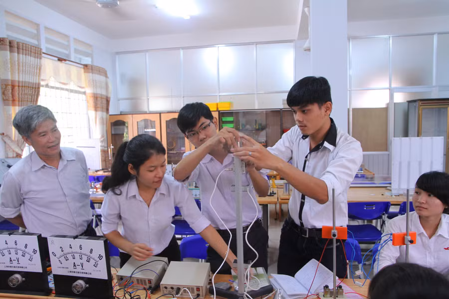 SV trong giờ thực hành