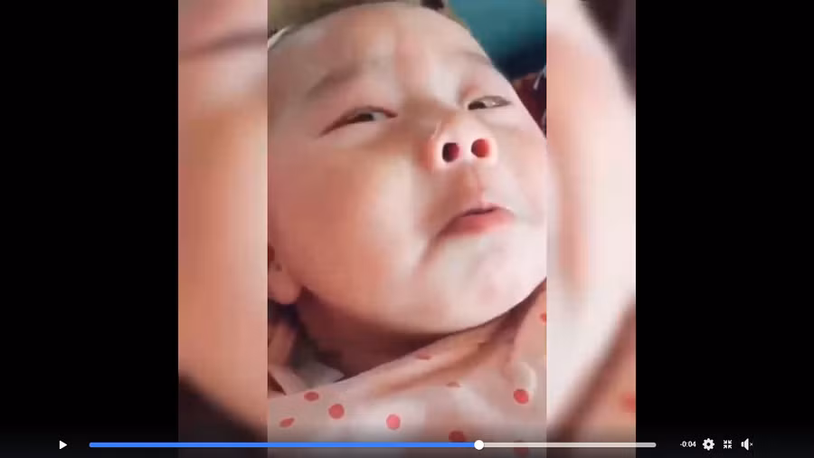 Clip: Màn khóc “giả trân” siêu đáng yêu của nhóc tì