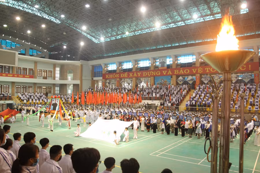 Chào cờ tại lễ khai mạc Hội khỏe phù đồng