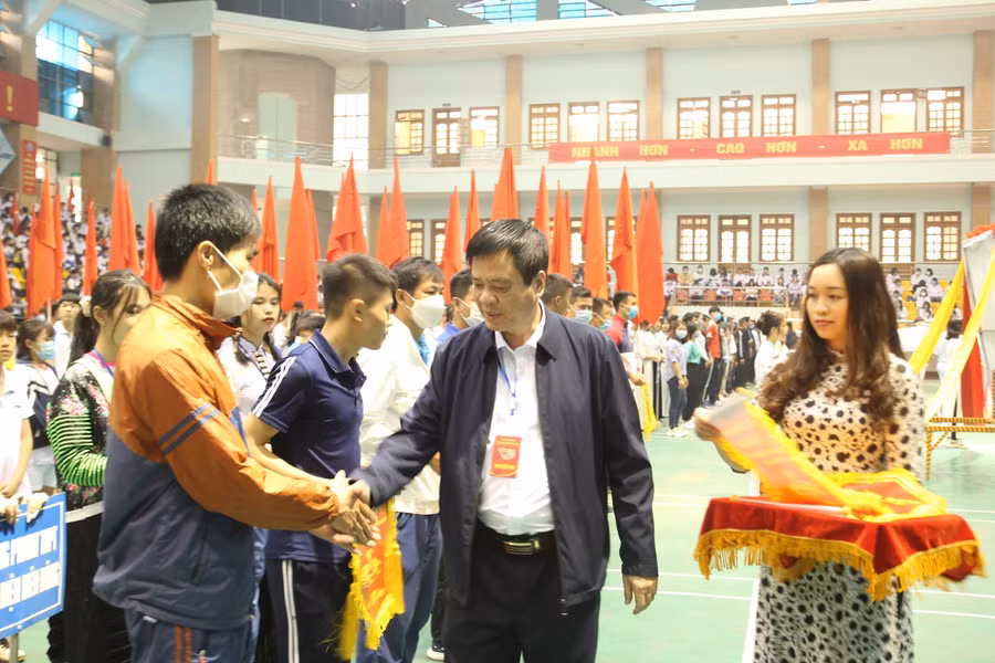 Ông Nguyễn Văn Kiên động viên các đoàn tham gia Hội khỏe