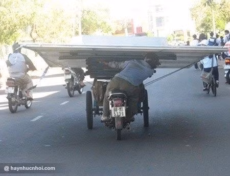 Chạy xe bằng giác quan thứ 6, chính hiệu Việt Nam.