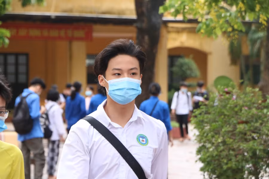 Hiện tại, Hà Nội chưa đưa ra phương án thi vào lớp 10 THPT năm 2022 khiến nhiều phụ huynh thấp thỏm, lo lắng.