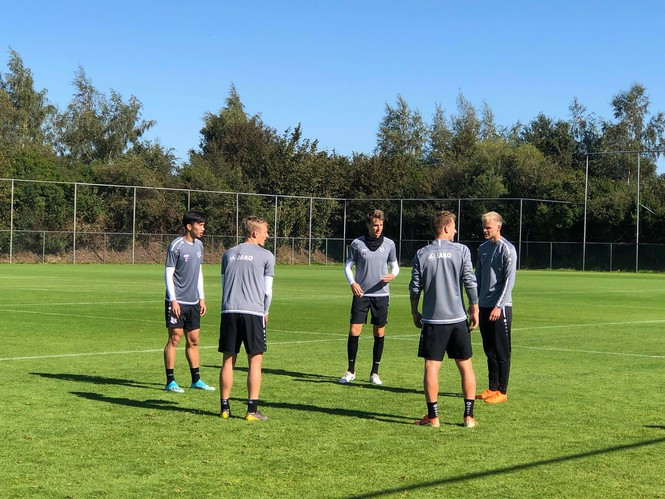 Văn Hậu đang hòa nhập tốt với các đồng đội ở Heerenveen