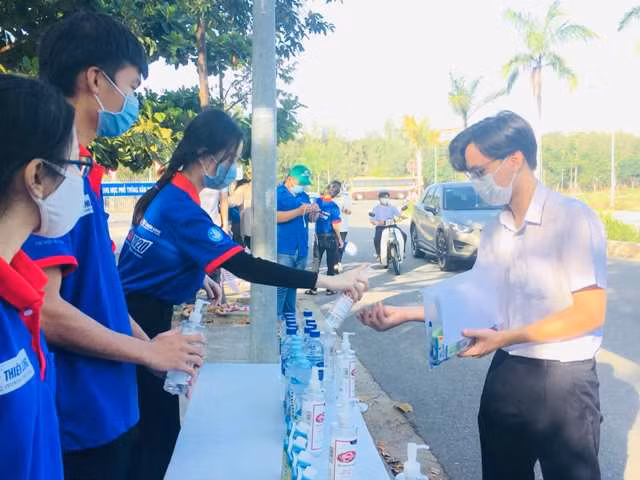 Đội hình tiếp sức mùa thi tại Đà Nẵng.