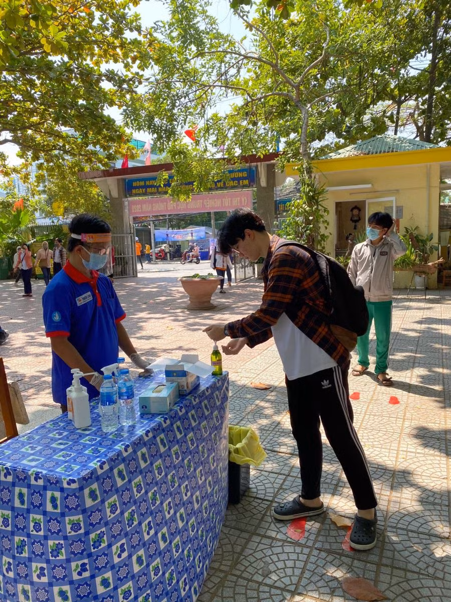 Thi Tốt nghiệp THPT 2020 đợt 2: Tình nguyện viên phải đảm bảo phòng dịch Covid-19 cho chính mình ảnh 3