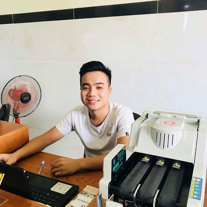 Mở giấy nhắn của bà để cùng gói quà, 31 từ trong đó khiến chàng trai muốn chạy về nhà - Ảnh 3. Mở giấy nhắn của bà để cùng gói quà, 31 từ trong đó khiến chàng trai muốn chạy về nhà - Ảnh 3.