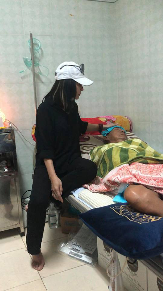 Tình trạng nghệ sĩ Lê Bình đang dần chuyển biến xấu dần đi. Lê Bình sốt cao, mê sảng, không ăn uống được, gia đình ngừng nhận quyên góp