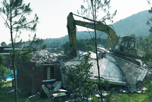 Công trình vi phạm thứ ba tại khu Lâm Trường, xã Minh Phú(Sóc Sơn) bị cưỡng chế. Ảnh: Võ Hải.