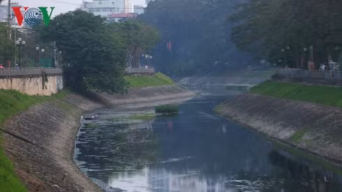 nang nong, nguoi dan thu do ngat tho voi mui hoi thoi o song to lich hinh 5