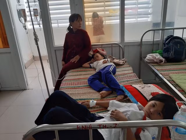 Ninh Thuận: 44 học sinh tiểu học nhập viện sau khi uống sữa miễn phí - 2