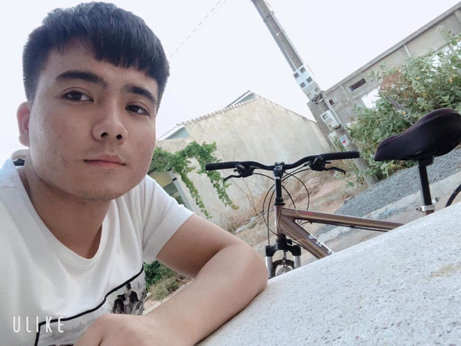 Mở giấy nhắn của bà để cùng gói quà, 31 từ trong đó khiến chàng trai muốn chạy về nhà - Ảnh 1. Mở giấy nhắn của bà để cùng gói quà, 31 từ trong đó khiến chàng trai muốn chạy về nhà - Ảnh 1.
