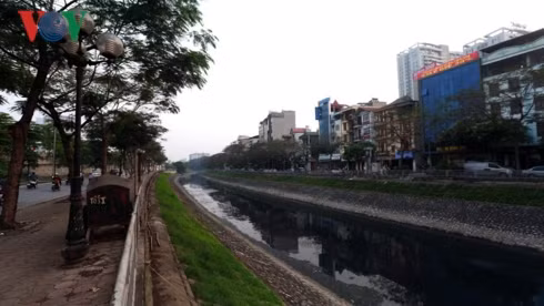 nang nong, nguoi dan thu do ngat tho voi mui hoi thoi o song to lich hinh 4