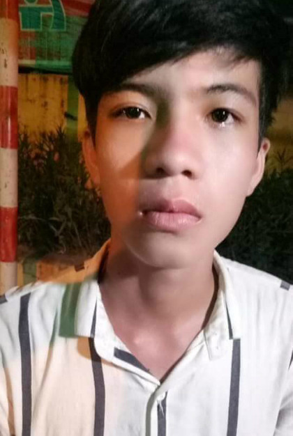 Hình ảnh cậu thiếu niên nói rằng mình bị bắt cóc 10 năm trước và vừa tìm về quê nhà được một thành viên diễn đàn Otofun đưa lên Facebook. Hình ảnh cậu thiếu niên nói rằng mình bị bắt cóc 10 năm trước và vừa tìm về quê nhà được một thành viên viễn đàn Otofun đưa lên Facebook.