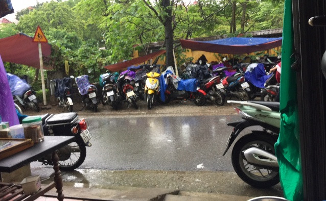 Bãi gửi xe của học sinh Trường THPT Đại Mỗ