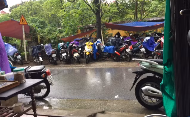 Bãi gửi xe của học sinh Trường THPT Đại Mỗ