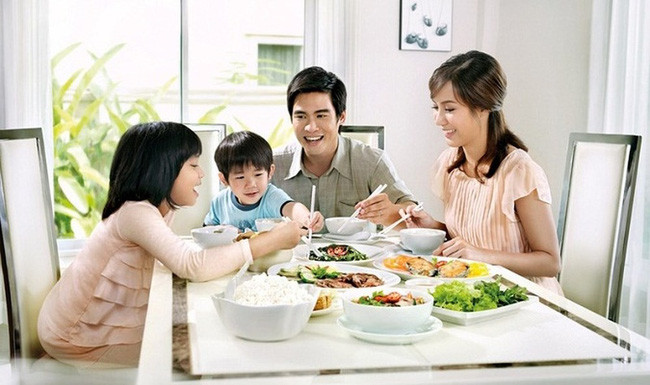 5 phép lịch sự vô cùng quan trọng trong bữa ăn hàng ngày, nhưng nhiều phụ huynh lại thường quên dạy con - Ảnh 1. 5 phép lịch sự vô cùng quan trọng trong bữa ăn hàng ngày, nhưng nhiều phụ huynh lại thường quên dạy con - Ảnh 1.