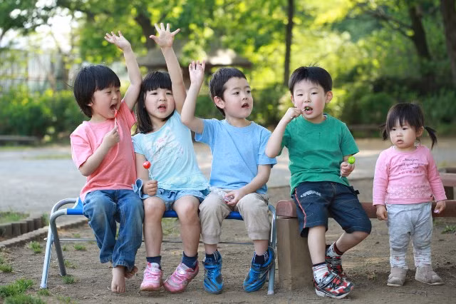 Trẻ được khuyến khích vận động mọi lúc mọi nơi