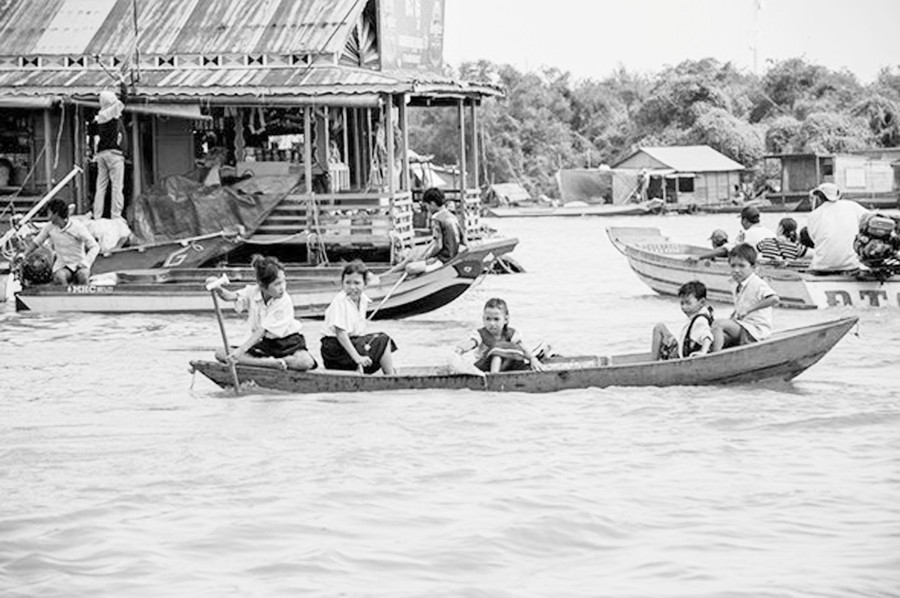 Trường nổi ở làng Kompong Luong, Campuchia