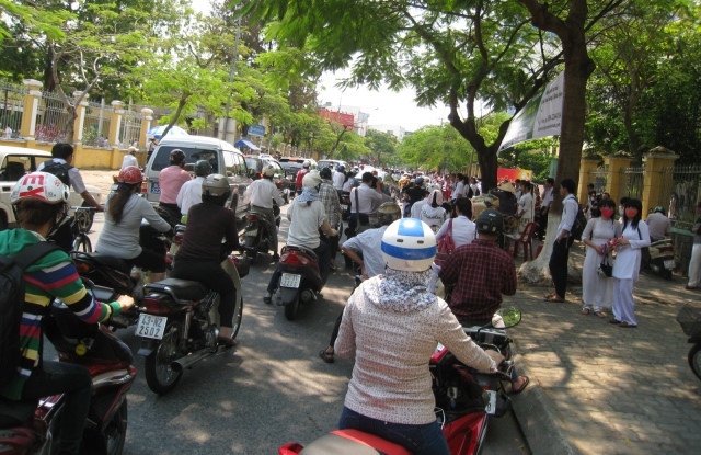 Ùn tắc giao thông trước cổng trường là nỗi lo, trăn trở của các trường học trên địa bàn trung tâm thành phố Đà Nẵng