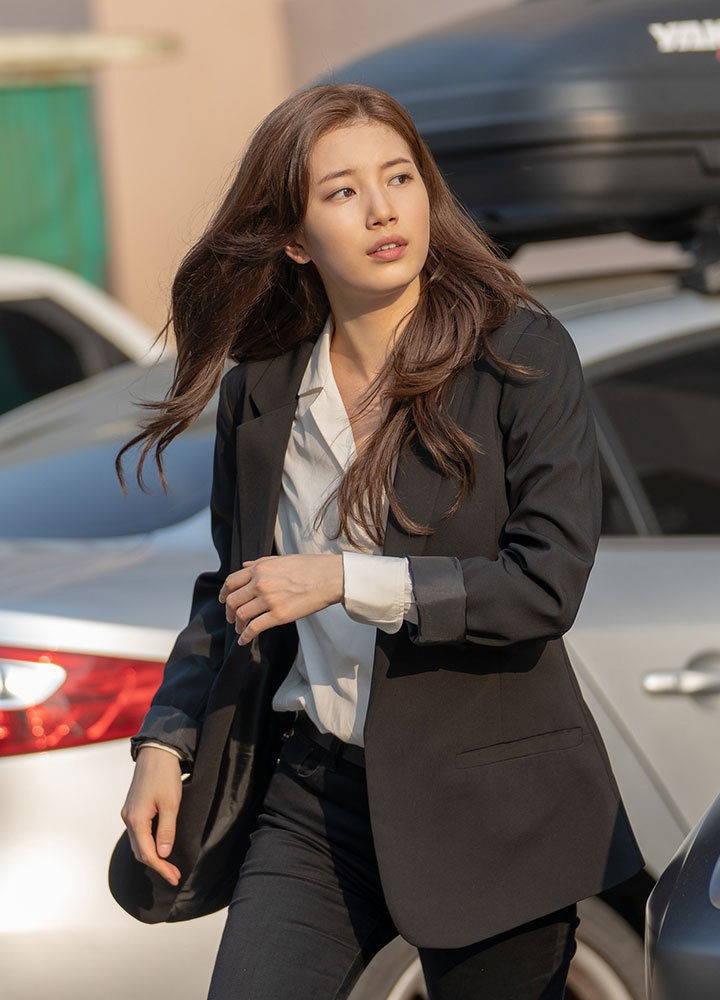 Cách diện blazer thanh lịch được loạt phim Hàn hot hit tích cực lăng xê ảnh 2 Empty