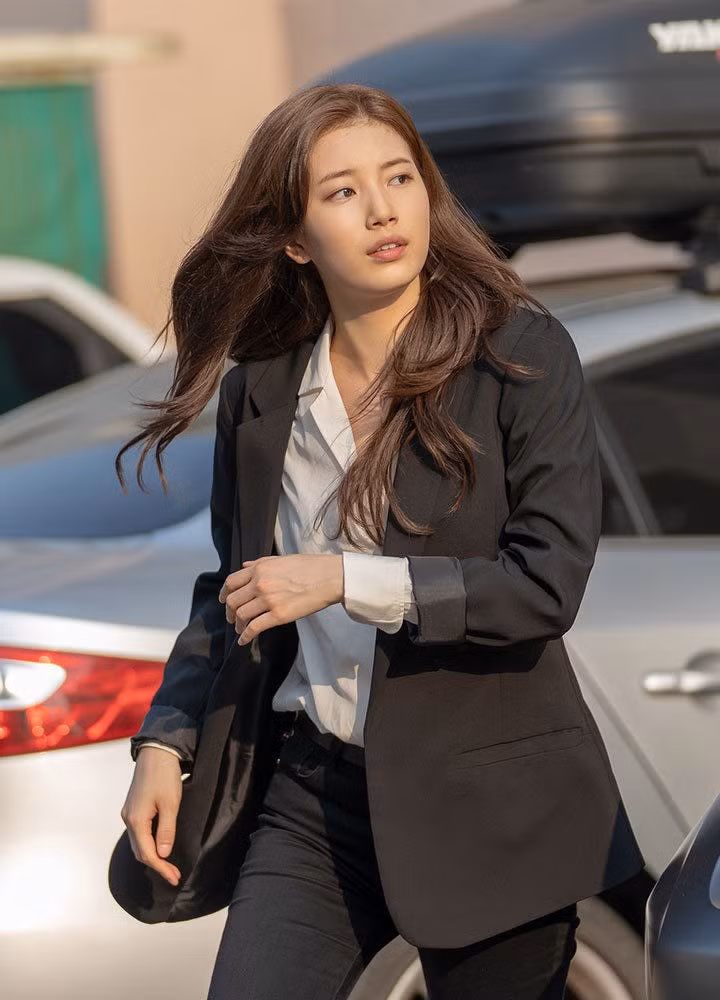 Cách diện blazer thanh lịch được loạt phim Hàn hot hit tích cực lăng xê ảnh 2 Empty
