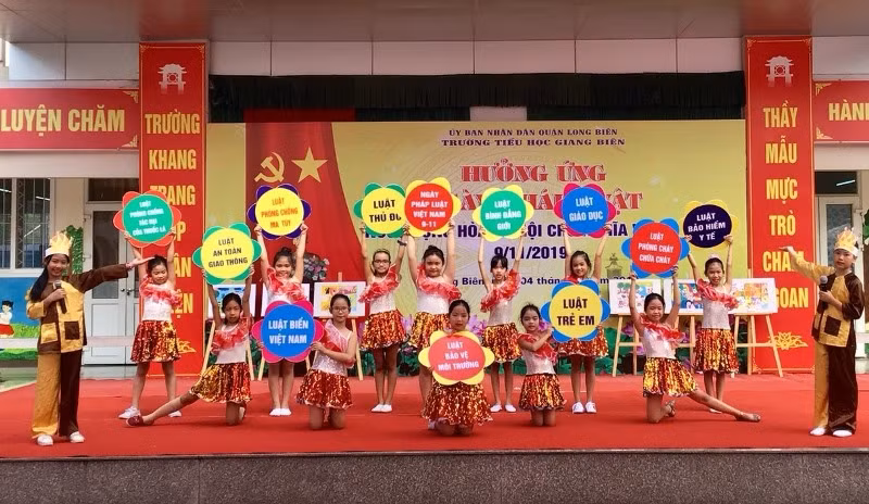 Các tiết mục văn nghệ đều gắn liền chủ đề tuyên truyền giáo dục pháp luật.