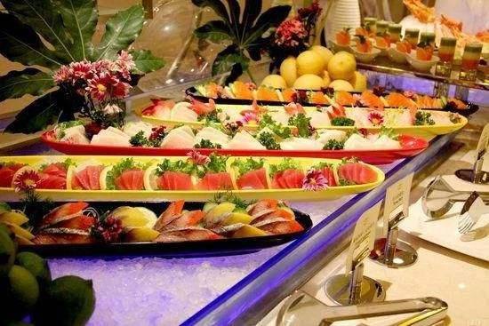 Dù thích đến mấy nhưng 4 món này không nên ăn khi dự tiệc buffet