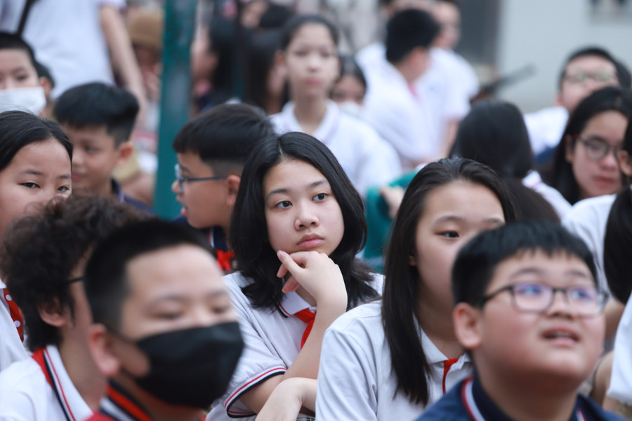 Học sinh được học về bài học về giá trị của hòa bình, tinh thần chiến đấu quả cảm của người lính Điện Biên năm xưa để có được Tổ quốc Việt Nam hòa bình như ngày nay. Học sinh được học về bài học về giá trị của hòa bình, tinh thần chiến đấu quả cảm của người lính Điện Biên năm xưa để có được Tổ quốc Việt Nam hòa bình như ngày nay.