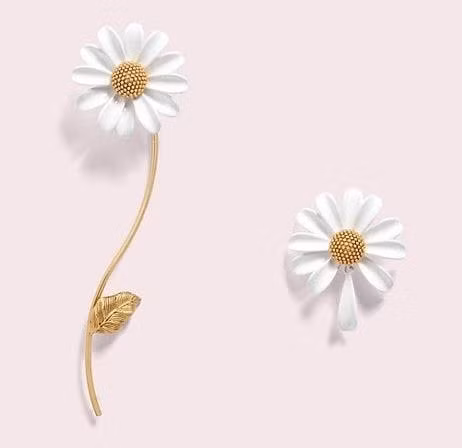 10 mẫu khuyên tai statement siêu dễ thương cho nàng nhấn nhá mọi set đồ hè