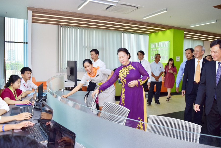 Chủ tịch Quốc hội kiểm tra cơ sở vật chất, môi trường học thuật phục vụ việc học của sinh viên