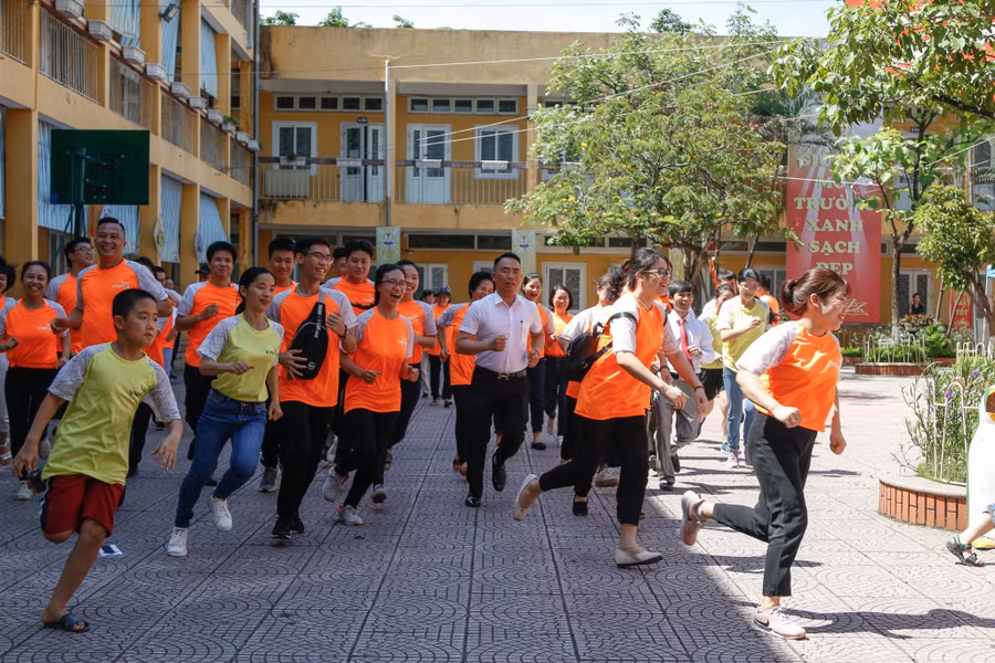 Các đại biểu tham dự lễ phát động giải chạy chạy hưởng ứng. Ảnh: Bình Thanh.