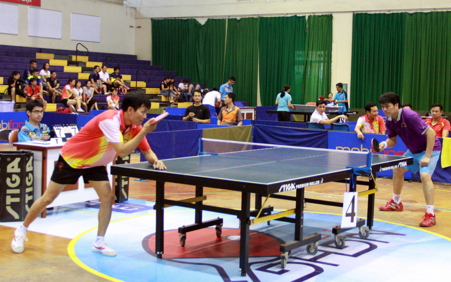 Một pha bóng động đội nam giữa Cơ quan Bộ GD&ĐT với Sở GD&ĐT Phú Thọ. Kết quả đội Cơ quan Bộ GD&ĐT thắng và góp mặt ở trận chung kết