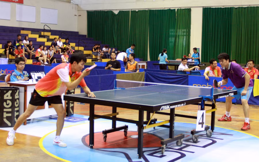 Một pha bóng động đội nam giữa Cơ quan Bộ GD&ĐT với Sở GD&ĐT Phú Thọ. Kết quả đội Cơ quan Bộ GD&ĐT thắng và góp mặt ở trận chung kết