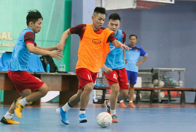 Đội tuyển futsal Việt Nam cũng sẽ lên đường đi tập huấn và thi đấu tại giải vô địch futsal châu Á, không lâu sau Tết Nguyên Đán Đội tuyển futsal Việt Nam cũng sẽ lên đường đi tập huấn và thi đấu tại giải vô địch futsal châu Á, không lâu sau Tết Nguyên Đán