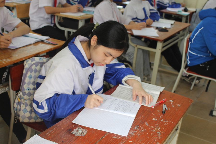 Học sinh trường THCS Sơn Cẩm I, TP Thái Nguyên tích cực ôn tập chuẩn bị cho kỳ thi vào lớp 10 THPT. Học sinh trường THCS Sơn Cẩm I, TP Thái Nguyên tích cực ôn tập chuẩn bị cho kỳ thi vào lớp 10 THPT.