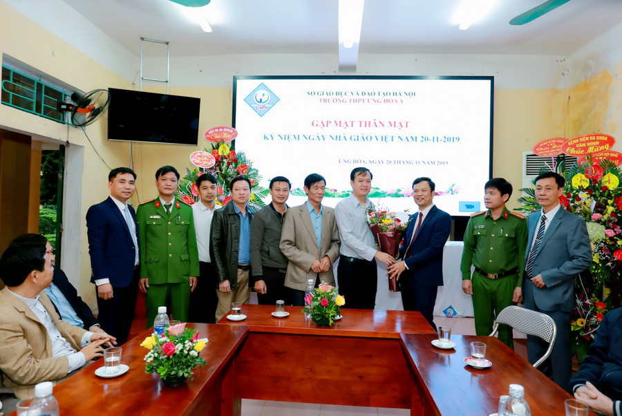 Các cơ quan ban ngành đến chúc 20/11 tại Trường Các cơ quan ban ngành đến chúc 20/11 tại Trường