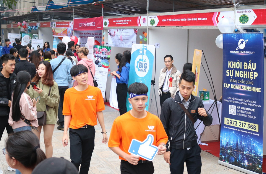 Sự kiện thu hút đông đảo các bạn sinh viên cùng tham gia Sự kiện thu hút đông đảo các bạn sinh viên cùng tham gia