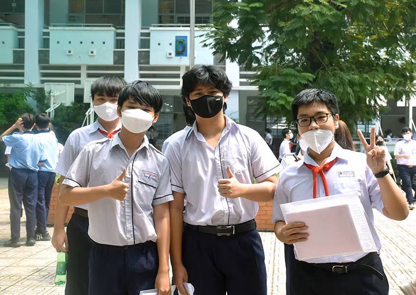 Thí sinh tại điểm thi Trường THCS Bàn Cờ quyết tâm thi tốt môn Toán.