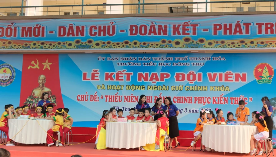 Ba đội chơi với 27 thành viên của các khối 1 đến khối 5 (Ảnh: NT).