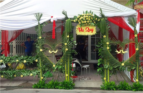 Cổng cưới làm bằng lá dừa từng gắn liền với làng quê xưa... Công cưới làm bằng lá dừa gắn liền với từng làng quê xưa...