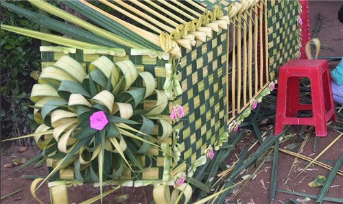 ... nhưng lại rất tỉ mỉ và công phu. ... nhưng lại rất tỉ mỉ và công phu.